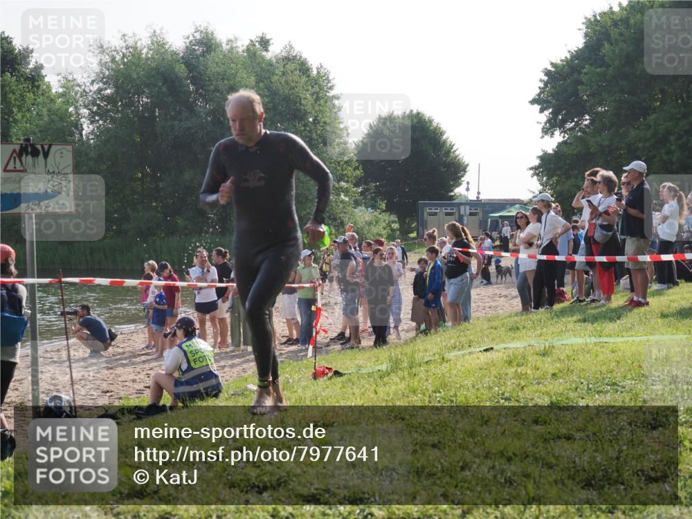 15.06.2025 - 27. Vierlanden-Triathlon KatJ http://msf.ph/oto/7977641 15.06.2025 08:37:19 Schwimmen 187 meine-sportfotos.de