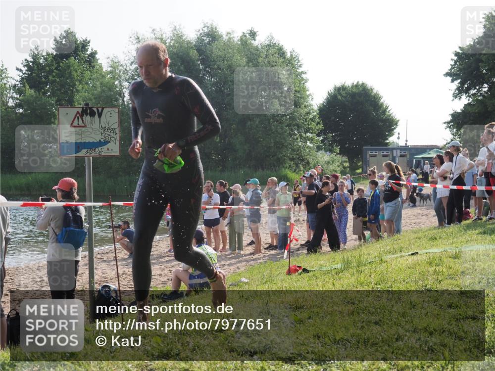 15.06.2025 - 27. Vierlanden-Triathlon KatJ http://msf.ph/oto/7977651 15.06.2025 08:37:19 Schwimmen 187 meine-sportfotos.de
