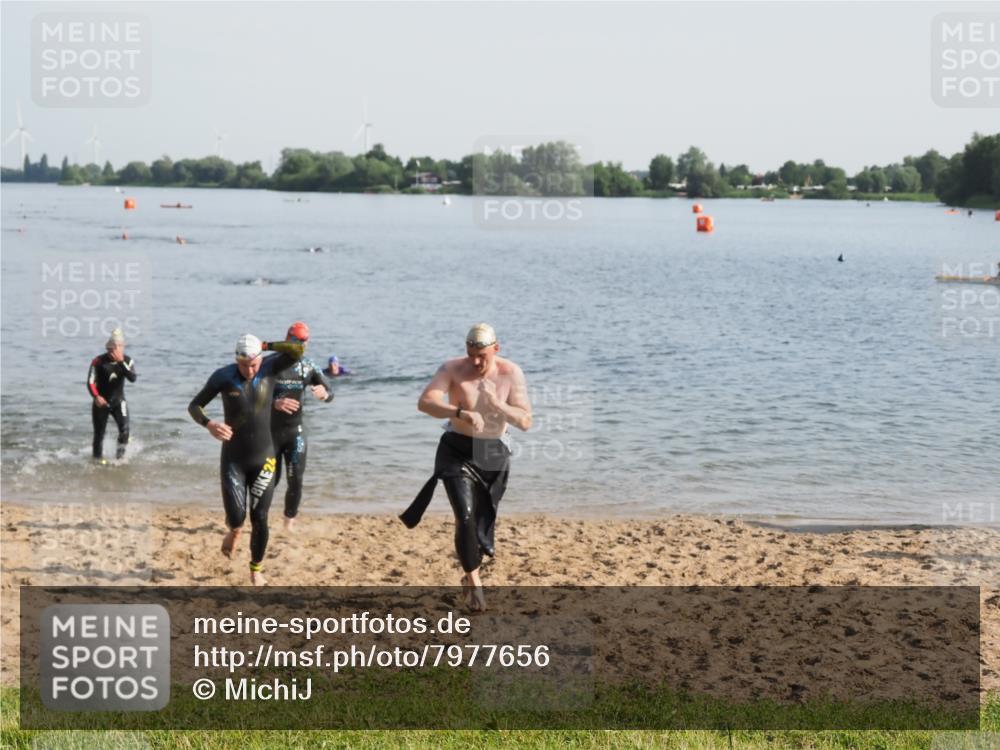 21.06.2025 - 27. Vierlanden-Triathlon MichiJ http://msf.ph/oto/7977656 15.06.2026 08:45:51 Schwimmen 13, 106, 125, 142, 150 meine-sportfotos.de