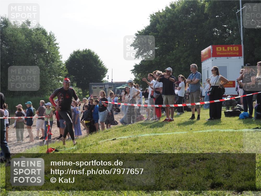 15.06.2025 - 27. Vierlanden-Triathlon KatJ http://msf.ph/oto/7977657 15.06.2025 08:37:37 Schwimmen 9 meine-sportfotos.de