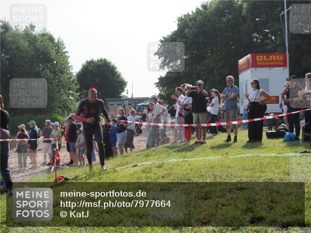 15.06.2025 - 27. Vierlanden-Triathlon KatJ http://msf.ph/oto/7977664 15.06.2025 08:37:37 Schwimmen 9 meine-sportfotos.de
