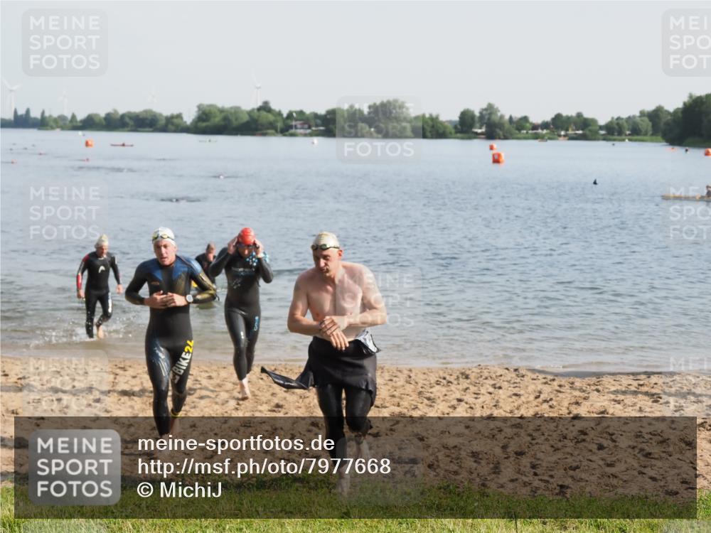 21.06.2025 - 27. Vierlanden-Triathlon MichiJ http://msf.ph/oto/7977668 15.06.2026 08:45:52 Schwimmen 13, 106, 125, 142, 150 meine-sportfotos.de