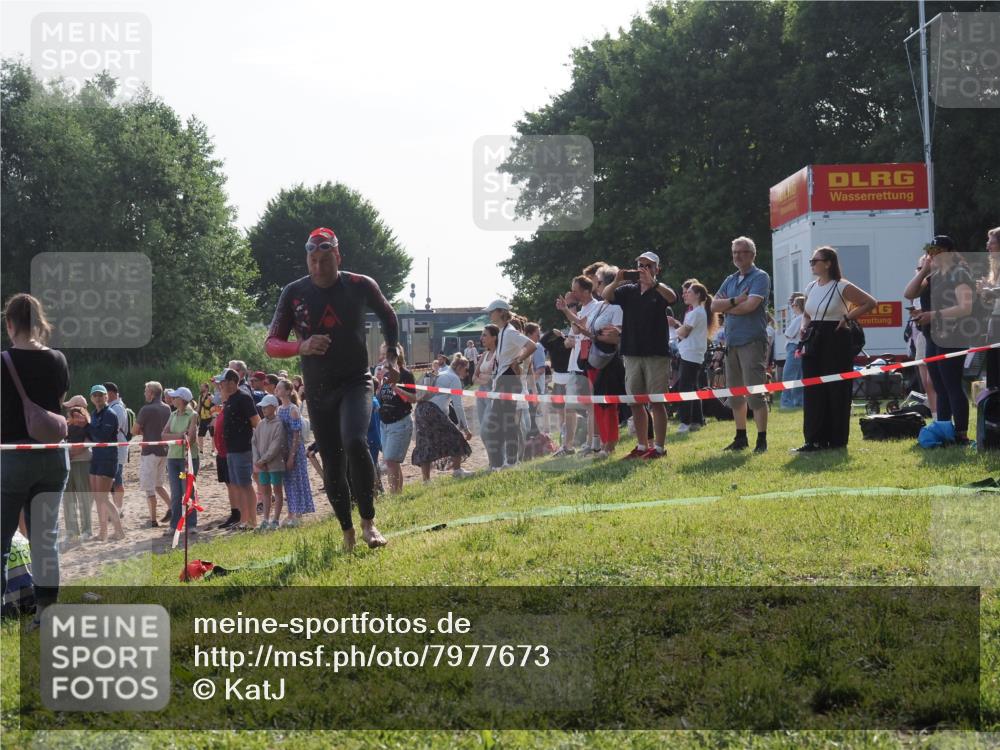 15.06.2025 - 27. Vierlanden-Triathlon KatJ http://msf.ph/oto/7977673 15.06.2025 08:37:38 Schwimmen 9, 181 meine-sportfotos.de