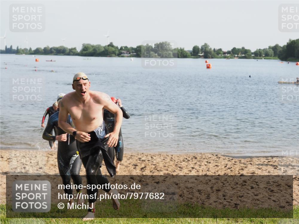 21.06.2025 - 27. Vierlanden-Triathlon MichiJ http://msf.ph/oto/7977682 15.06.2026 08:45:53 Schwimmen 13, 106, 125, 142, 150 meine-sportfotos.de