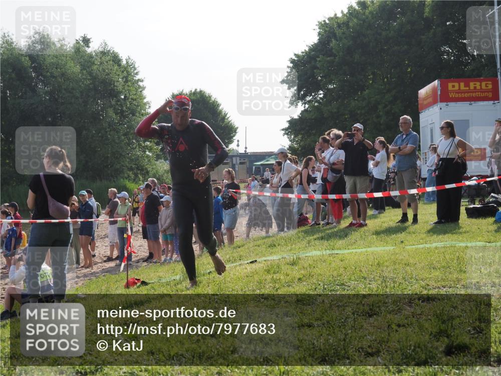 15.06.2025 - 27. Vierlanden-Triathlon KatJ http://msf.ph/oto/7977683 15.06.2025 08:37:38 Schwimmen 9, 181 meine-sportfotos.de