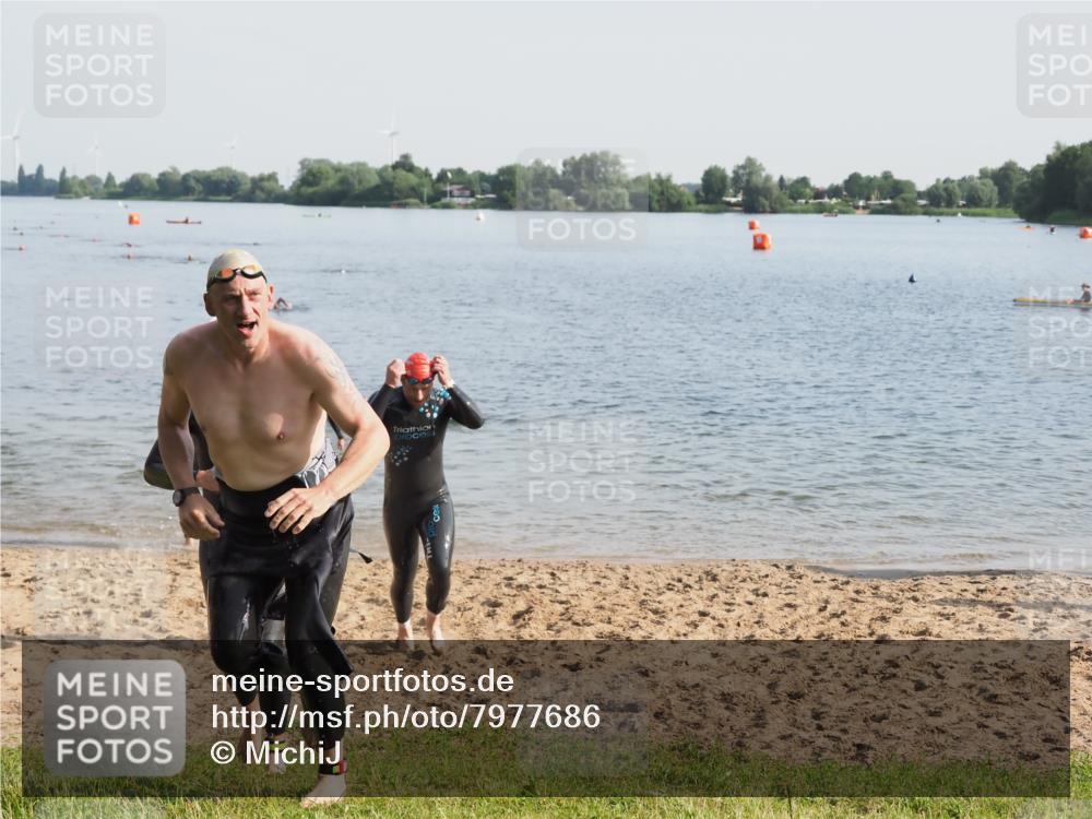 21.06.2025 - 27. Vierlanden-Triathlon MichiJ http://msf.ph/oto/7977686 15.06.2026 08:45:53 Schwimmen 13, 106, 125, 142, 150 meine-sportfotos.de