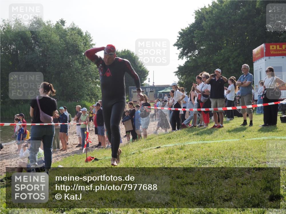 15.06.2025 - 27. Vierlanden-Triathlon KatJ http://msf.ph/oto/7977688 15.06.2025 08:37:38 Schwimmen 9, 181 meine-sportfotos.de