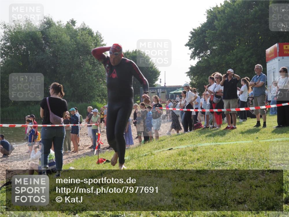 15.06.2025 - 27. Vierlanden-Triathlon KatJ http://msf.ph/oto/7977691 15.06.2025 08:37:38 Schwimmen 9, 181 meine-sportfotos.de