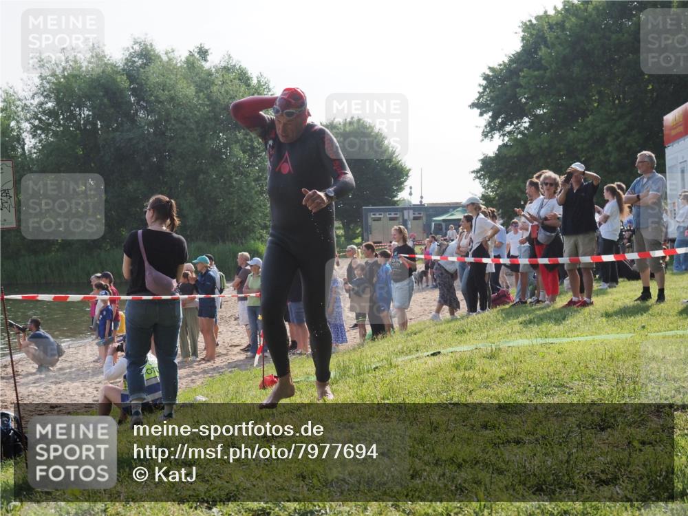 15.06.2025 - 27. Vierlanden-Triathlon KatJ http://msf.ph/oto/7977694 15.06.2025 08:37:39 Schwimmen 9, 181 meine-sportfotos.de