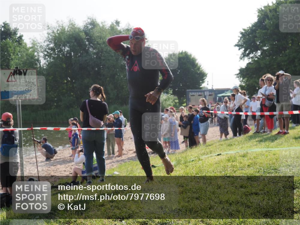 15.06.2025 - 27. Vierlanden-Triathlon KatJ http://msf.ph/oto/7977698 15.06.2025 08:37:39 Schwimmen 9, 181 meine-sportfotos.de