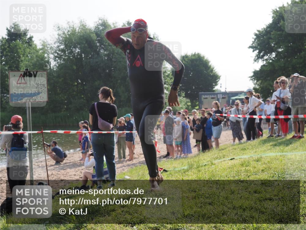 15.06.2025 - 27. Vierlanden-Triathlon KatJ http://msf.ph/oto/7977701 15.06.2025 08:37:39 Schwimmen 9, 181 meine-sportfotos.de