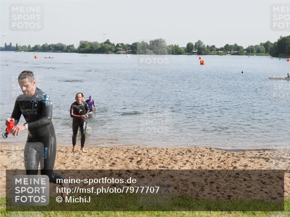 21.06.2025 - 27. Vierlanden-Triathlon MichiJ http://msf.ph/oto/7977707 15.06.2026 08:45:55 Schwimmen 13, 106, 134, 142, 150, 152 meine-sportfotos.de