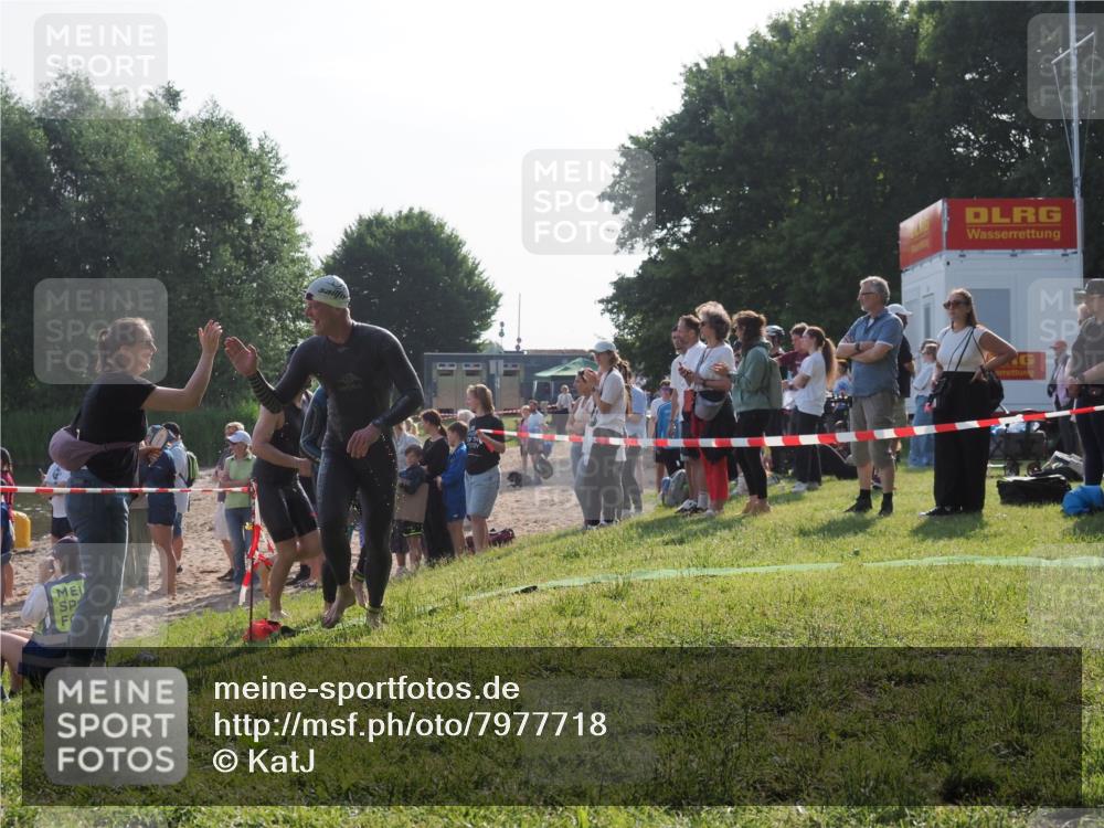 15.06.2025 - 27. Vierlanden-Triathlon KatJ http://msf.ph/oto/7977718 15.06.2025 08:37:46 Schwimmen 9, 73, 171, 180, 181 meine-sportfotos.de