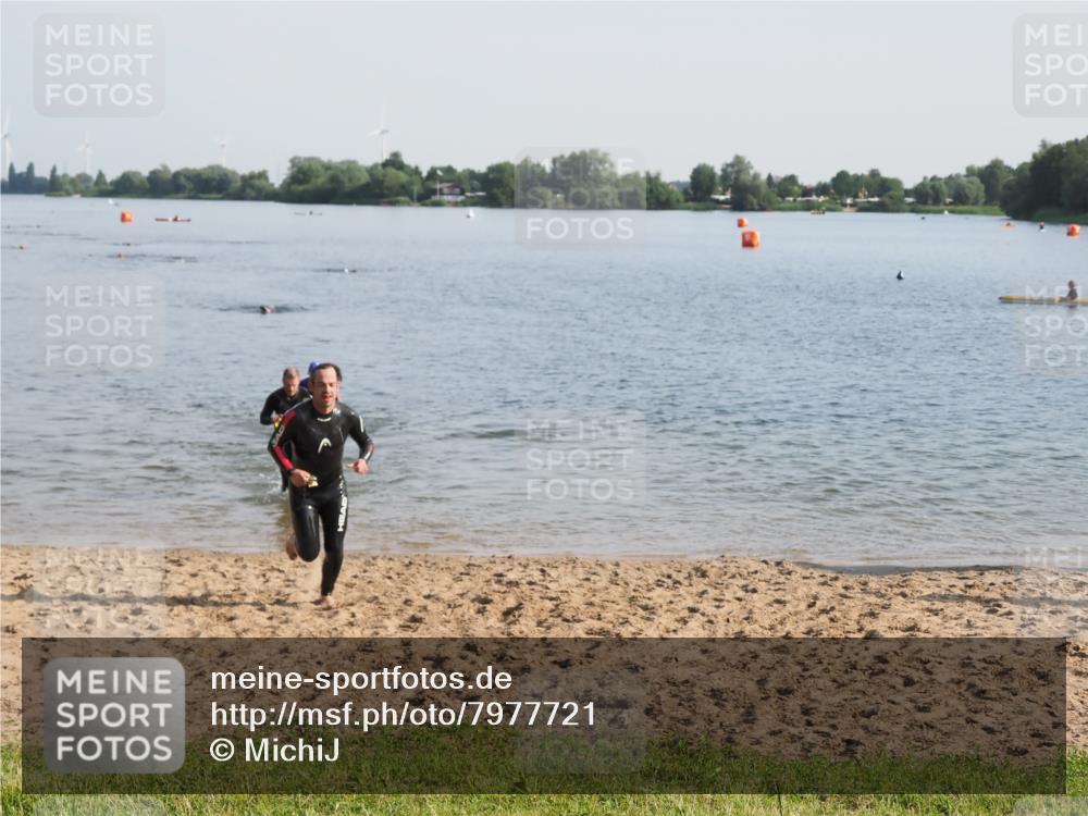21.06.2025 - 27. Vierlanden-Triathlon MichiJ http://msf.ph/oto/7977721 15.06.2026 08:45:56 Schwimmen 13, 106, 134, 142, 150, 152 meine-sportfotos.de
