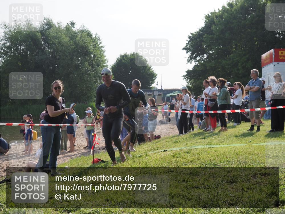 15.06.2025 - 27. Vierlanden-Triathlon KatJ http://msf.ph/oto/7977725 15.06.2025 08:37:46 Schwimmen 9, 73, 171, 180, 181 meine-sportfotos.de