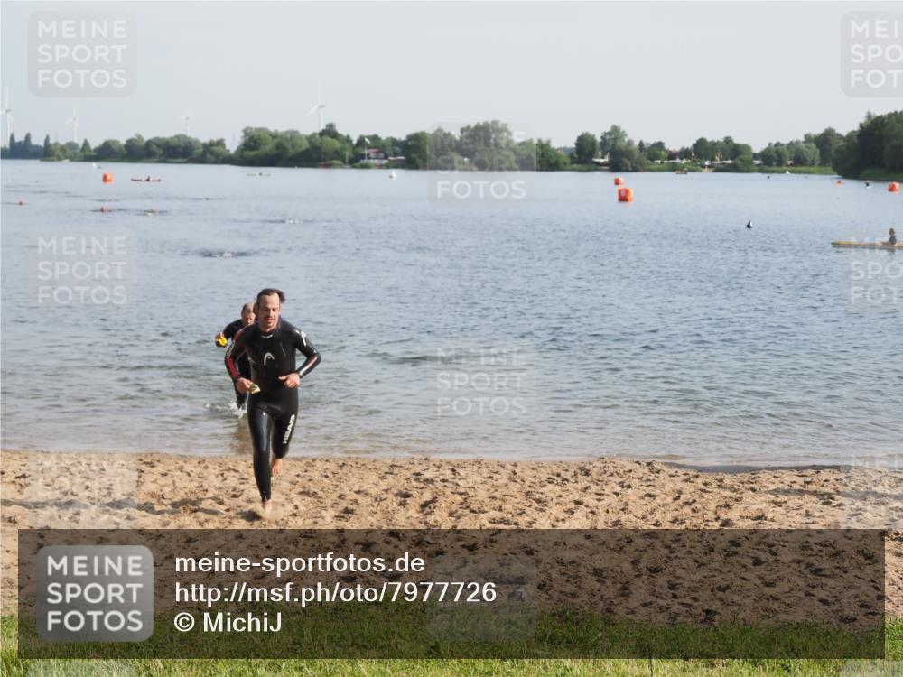 21.06.2025 - 27. Vierlanden-Triathlon MichiJ http://msf.ph/oto/7977726 15.06.2026 08:45:56 Schwimmen 13, 106, 134, 142, 150, 152 meine-sportfotos.de
