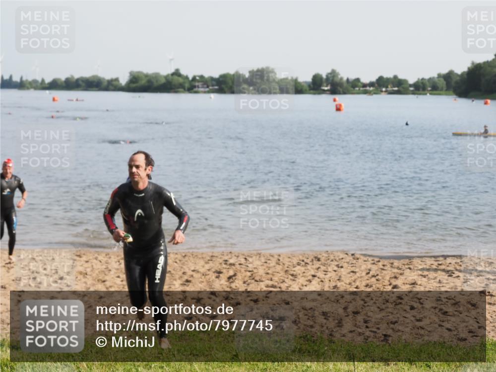 21.06.2025 - 27. Vierlanden-Triathlon MichiJ http://msf.ph/oto/7977745 15.06.2026 08:45:58 Schwimmen 13, 106, 134, 142, 150, 152 meine-sportfotos.de