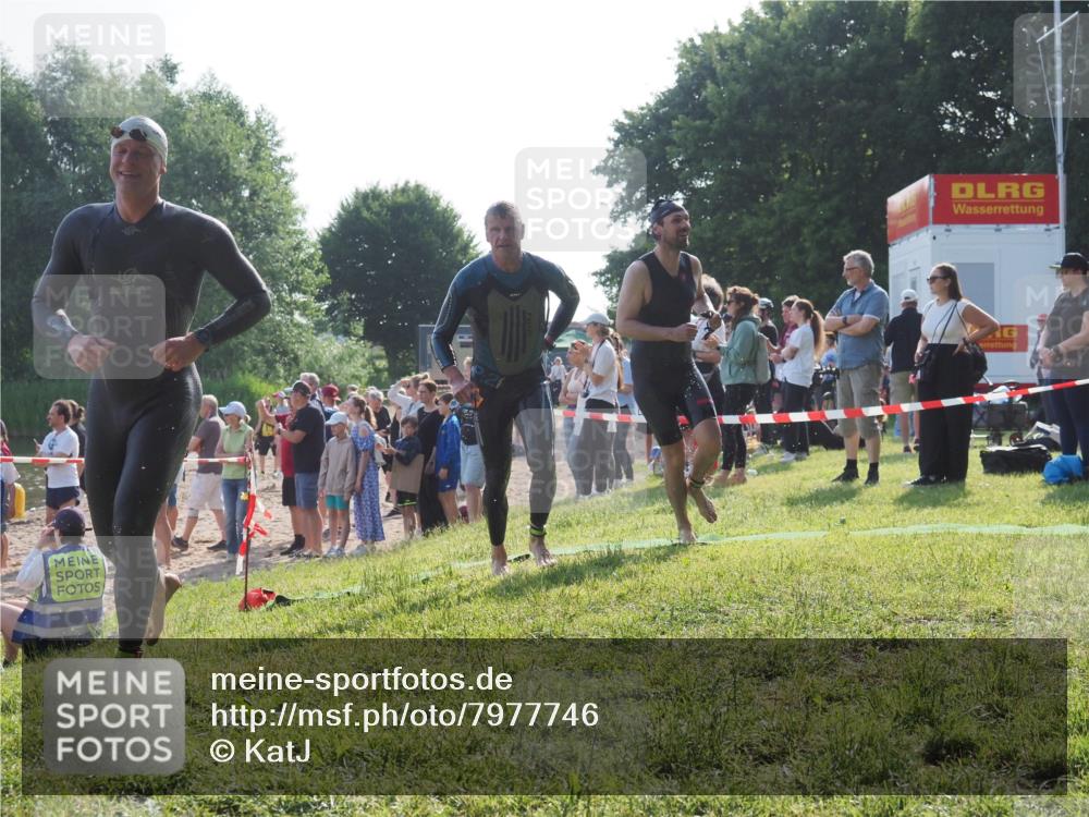 15.06.2025 - 27. Vierlanden-Triathlon KatJ http://msf.ph/oto/7977746 15.06.2025 08:37:47 Schwimmen 9, 73, 171, 180, 181 meine-sportfotos.de