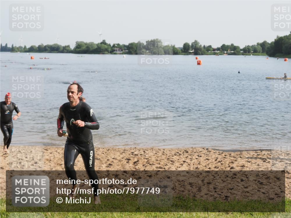 21.06.2025 - 27. Vierlanden-Triathlon MichiJ http://msf.ph/oto/7977749 15.06.2026 08:45:58 Schwimmen 13, 106, 134, 142, 150, 152 meine-sportfotos.de