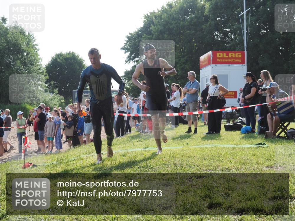 15.06.2025 - 27. Vierlanden-Triathlon KatJ http://msf.ph/oto/7977753 15.06.2025 08:37:48 Schwimmen 73, 171, 180, 181 meine-sportfotos.de