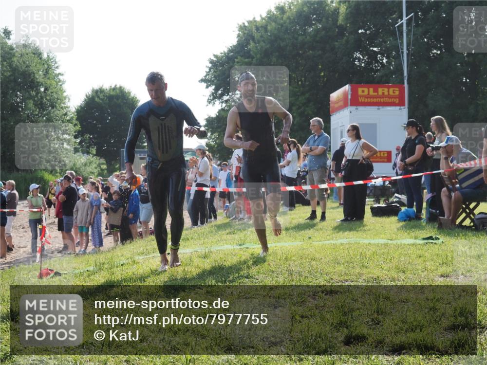 15.06.2025 - 27. Vierlanden-Triathlon KatJ http://msf.ph/oto/7977755 15.06.2025 08:37:48 Schwimmen 73, 171, 180, 181 meine-sportfotos.de