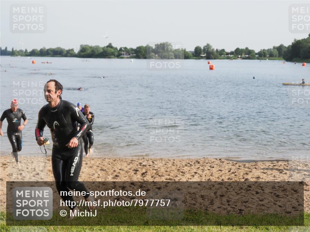 21.06.2025 - 27. Vierlanden-Triathlon MichiJ http://msf.ph/oto/7977757 15.06.2026 08:45:58 Schwimmen 13, 106, 134, 142, 150, 152 meine-sportfotos.de