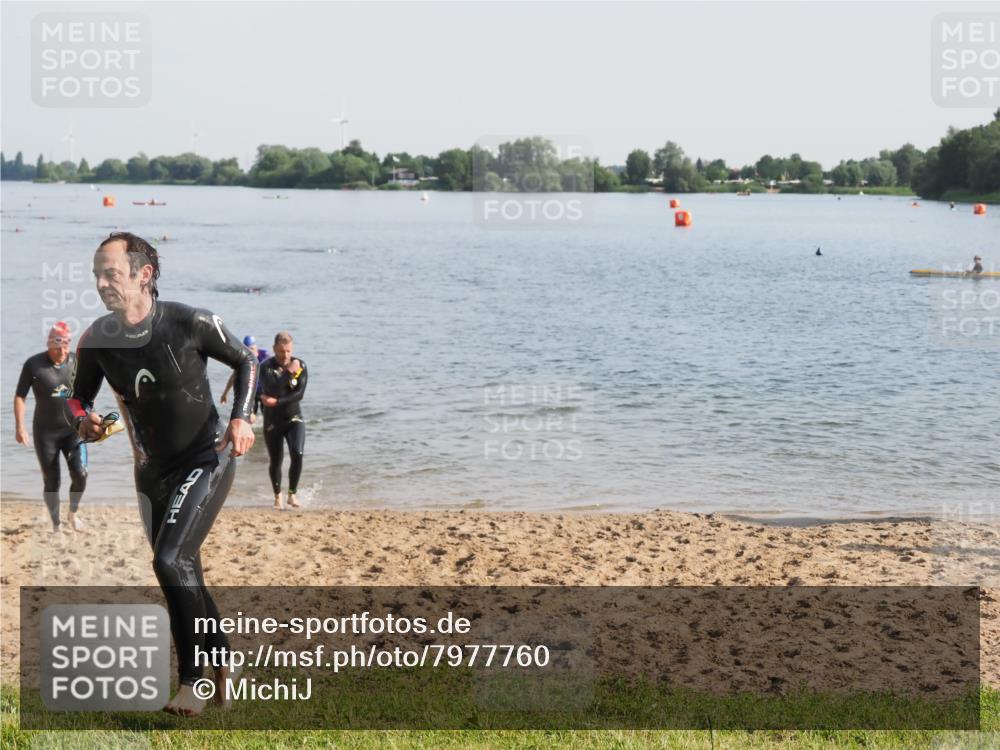 21.06.2025 - 27. Vierlanden-Triathlon MichiJ http://msf.ph/oto/7977760 15.06.2026 08:45:59 Schwimmen 13, 106, 134, 142, 150, 152, 194 meine-sportfotos.de