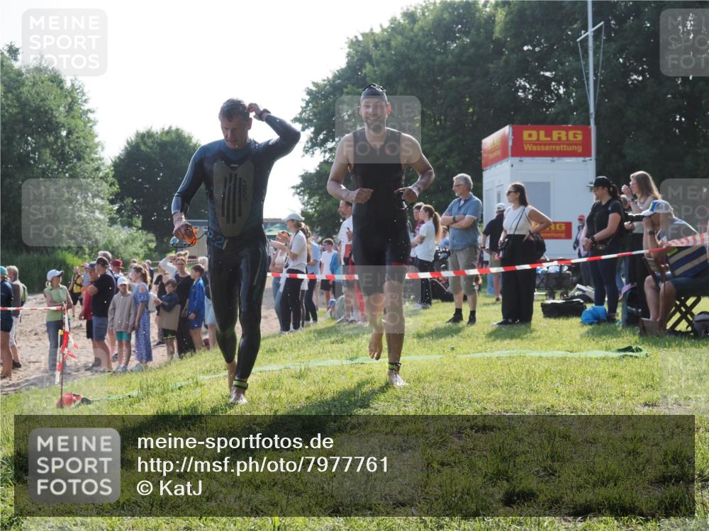 15.06.2025 - 27. Vierlanden-Triathlon KatJ http://msf.ph/oto/7977761 15.06.2025 08:37:48 Schwimmen 73, 171, 180, 181 meine-sportfotos.de