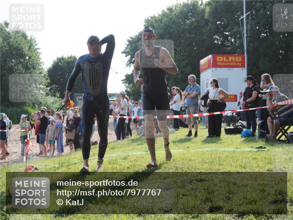 15.06.2025 - 27. Vierlanden-Triathlon KatJ http://msf.ph/oto/7977767 15.06.2025 08:37:48 Schwimmen 73, 171, 180, 181 meine-sportfotos.de