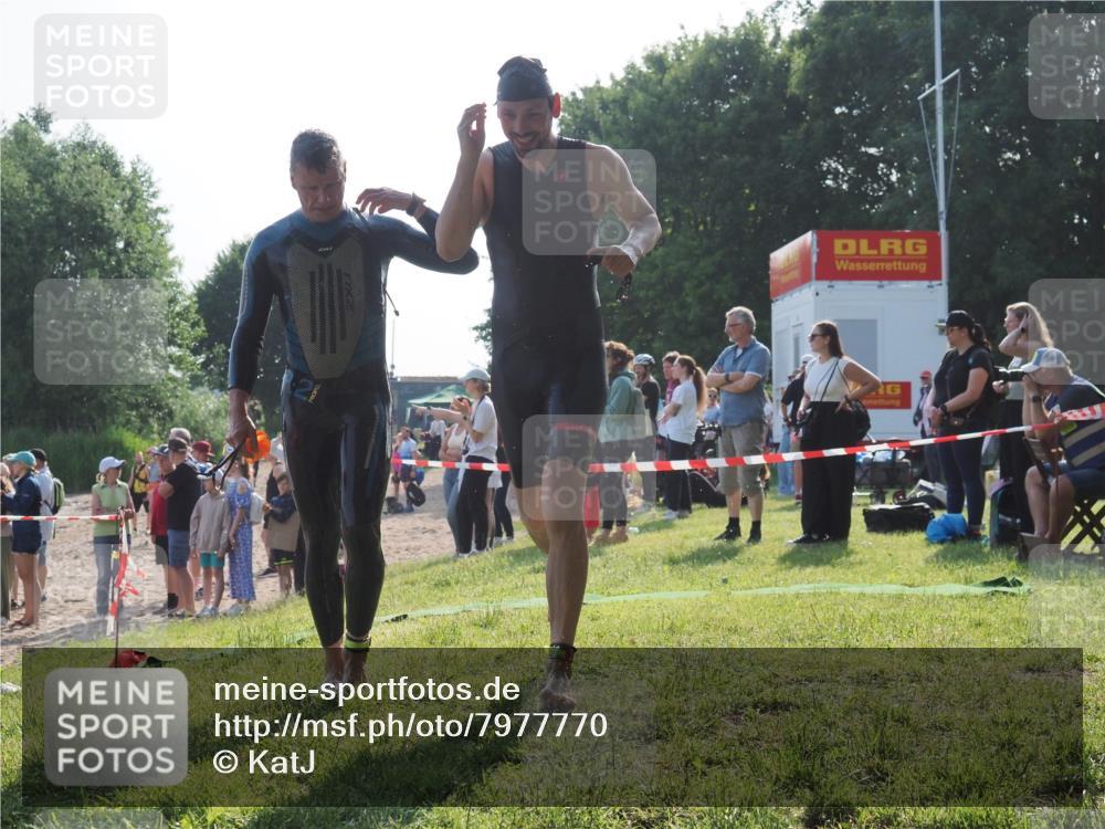 15.06.2025 - 27. Vierlanden-Triathlon KatJ http://msf.ph/oto/7977770 15.06.2025 08:37:49 Schwimmen 73, 171, 180, 181 meine-sportfotos.de