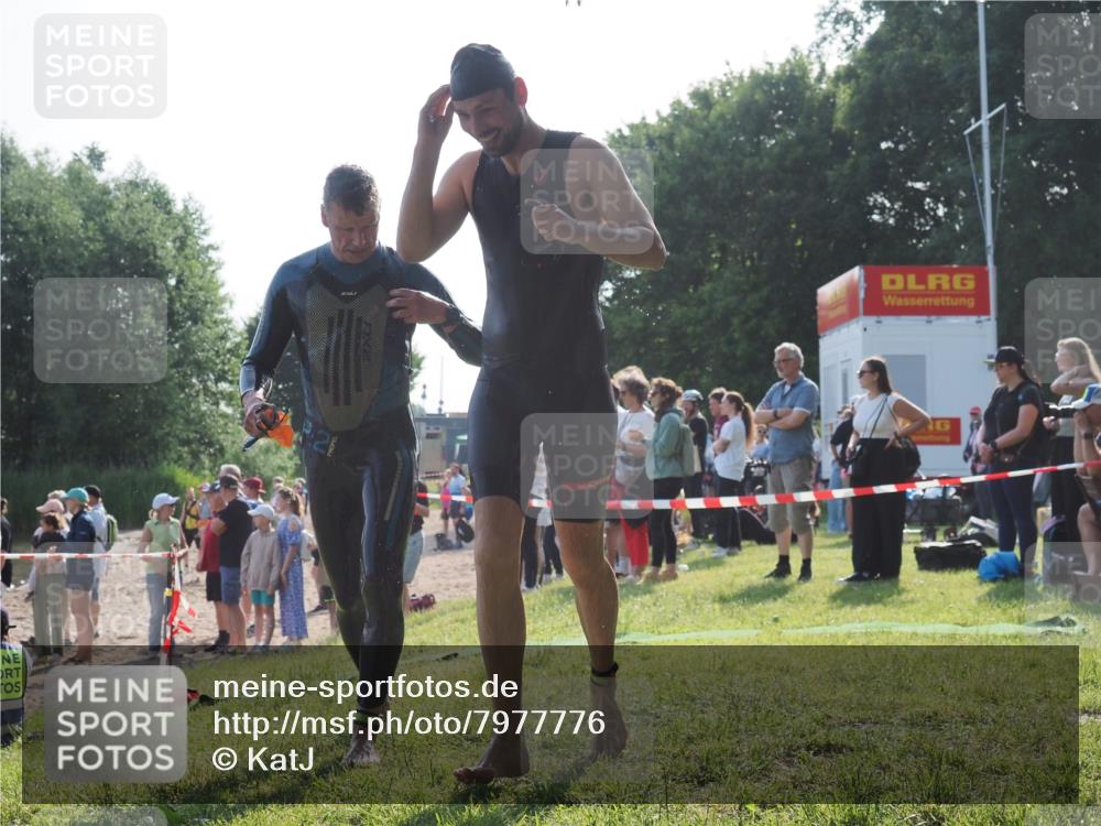 15.06.2025 - 27. Vierlanden-Triathlon KatJ http://msf.ph/oto/7977776 15.06.2025 08:37:49 Schwimmen 73, 171, 180, 181 meine-sportfotos.de