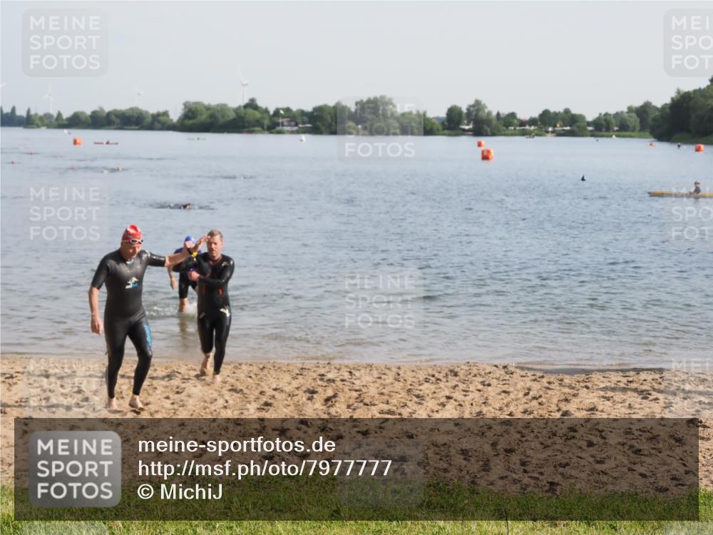 21.06.2025 - 27. Vierlanden-Triathlon MichiJ http://msf.ph/oto/7977777 15.06.2026 08:46:00 Schwimmen 13, 106, 134, 142, 150, 152, 194 meine-sportfotos.de