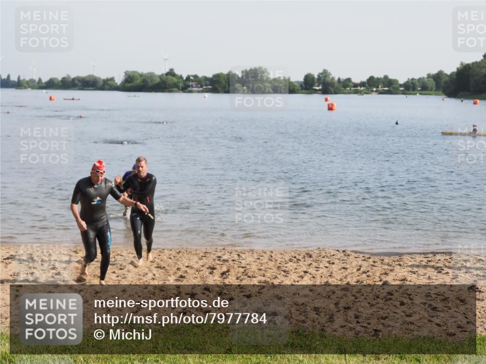 21.06.2025 - 27. Vierlanden-Triathlon MichiJ http://msf.ph/oto/7977784 15.06.2026 08:46:00 Schwimmen 13, 106, 134, 142, 150, 152, 194 meine-sportfotos.de