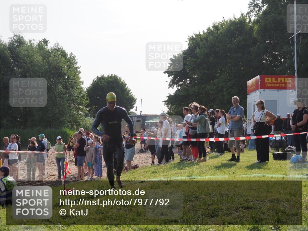 15.06.2025 - 27. Vierlanden-Triathlon KatJ http://msf.ph/oto/7977792 15.06.2025 08:37:53 Schwimmen 73, 171, 180, 181 meine-sportfotos.de