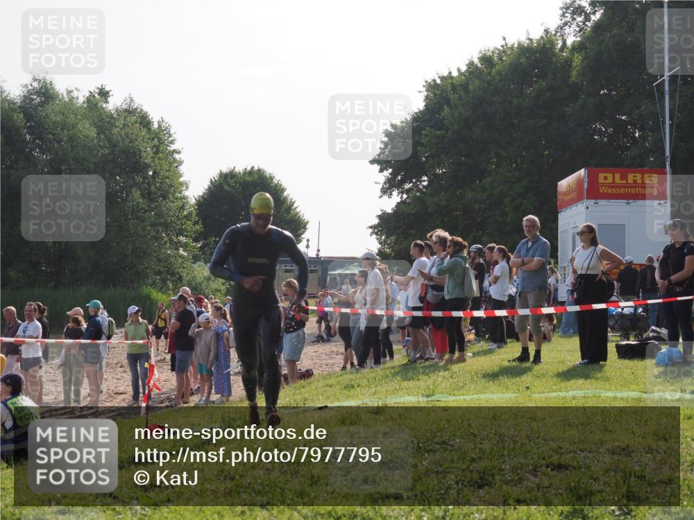15.06.2025 - 27. Vierlanden-Triathlon KatJ http://msf.ph/oto/7977795 15.06.2025 08:37:53 Schwimmen 73, 171, 180, 181 meine-sportfotos.de