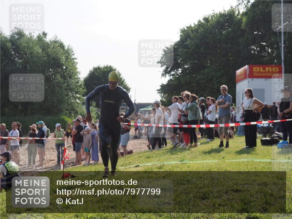 15.06.2025 - 27. Vierlanden-Triathlon KatJ http://msf.ph/oto/7977799 15.06.2025 08:37:53 Schwimmen 73, 171, 180, 181 meine-sportfotos.de