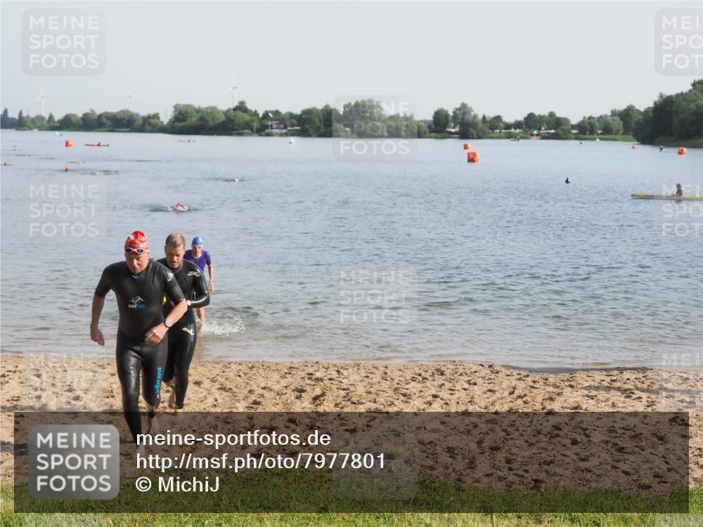 21.06.2025 - 27. Vierlanden-Triathlon MichiJ http://msf.ph/oto/7977801 15.06.2026 08:46:01 Schwimmen 13, 106, 134, 142, 152, 194 meine-sportfotos.de