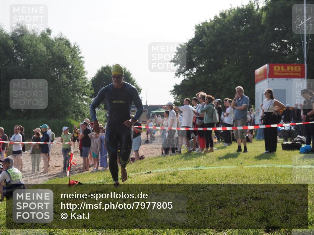 15.06.2025 - 27. Vierlanden-Triathlon KatJ http://msf.ph/oto/7977805 15.06.2025 08:37:54 Schwimmen 73, 171, 180, 181 meine-sportfotos.de