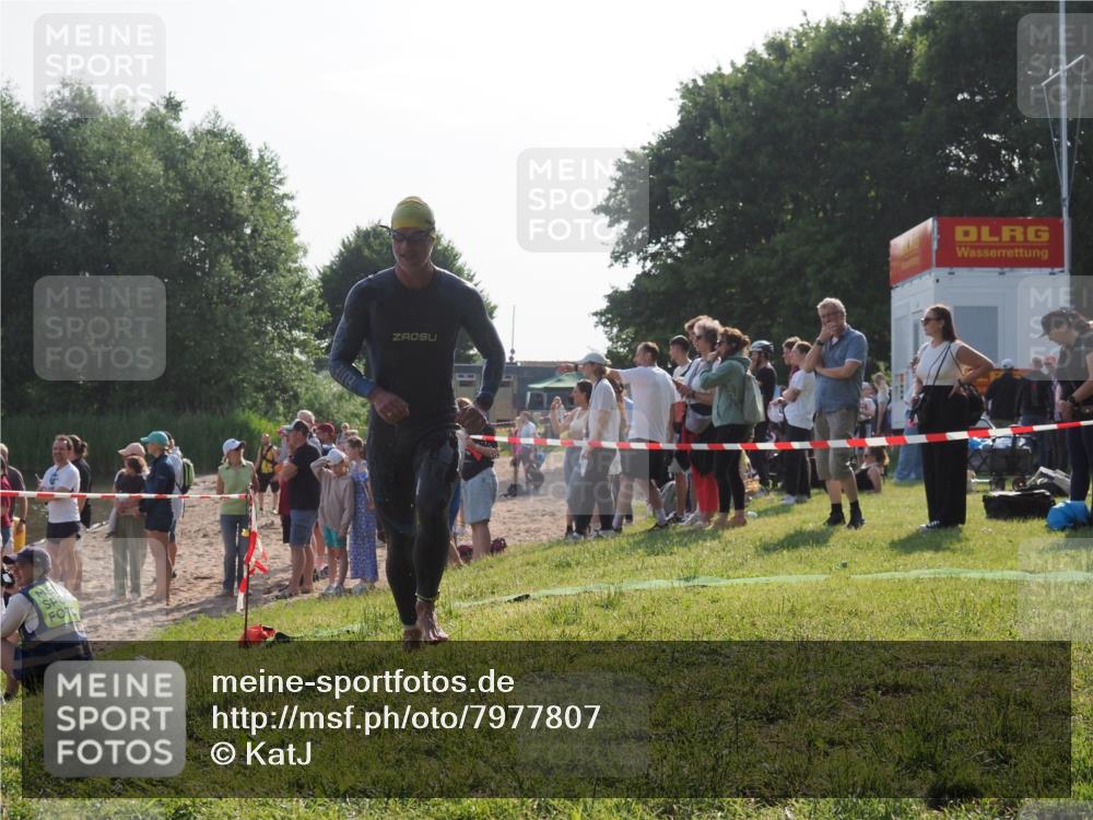 15.06.2025 - 27. Vierlanden-Triathlon KatJ http://msf.ph/oto/7977807 15.06.2025 08:37:54 Schwimmen 73, 171, 180, 181 meine-sportfotos.de