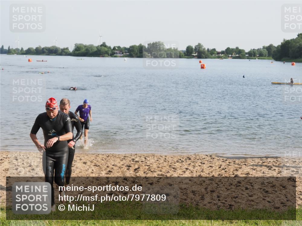 21.06.2025 - 27. Vierlanden-Triathlon MichiJ http://msf.ph/oto/7977809 15.06.2026 08:46:02 Schwimmen 106, 134, 142, 152, 194 meine-sportfotos.de