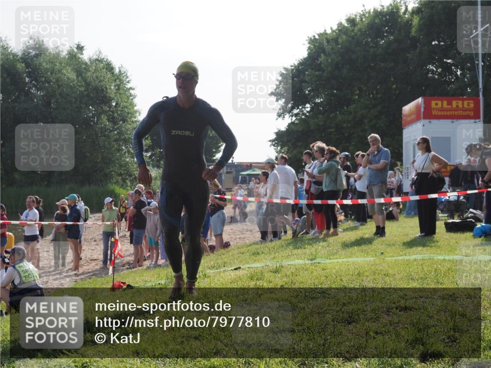 15.06.2025 - 27. Vierlanden-Triathlon KatJ http://msf.ph/oto/7977810 15.06.2025 08:37:54 Schwimmen 73, 171, 180, 181 meine-sportfotos.de
