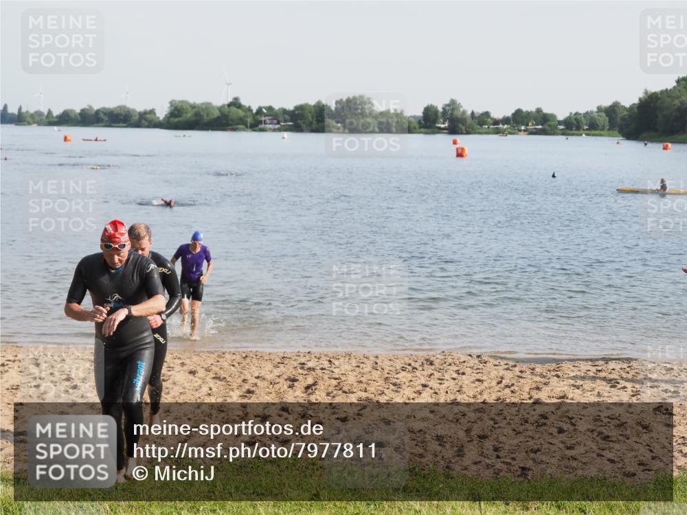 21.06.2025 - 27. Vierlanden-Triathlon MichiJ http://msf.ph/oto/7977811 15.06.2026 08:46:02 Schwimmen 106, 134, 142, 152, 194 meine-sportfotos.de