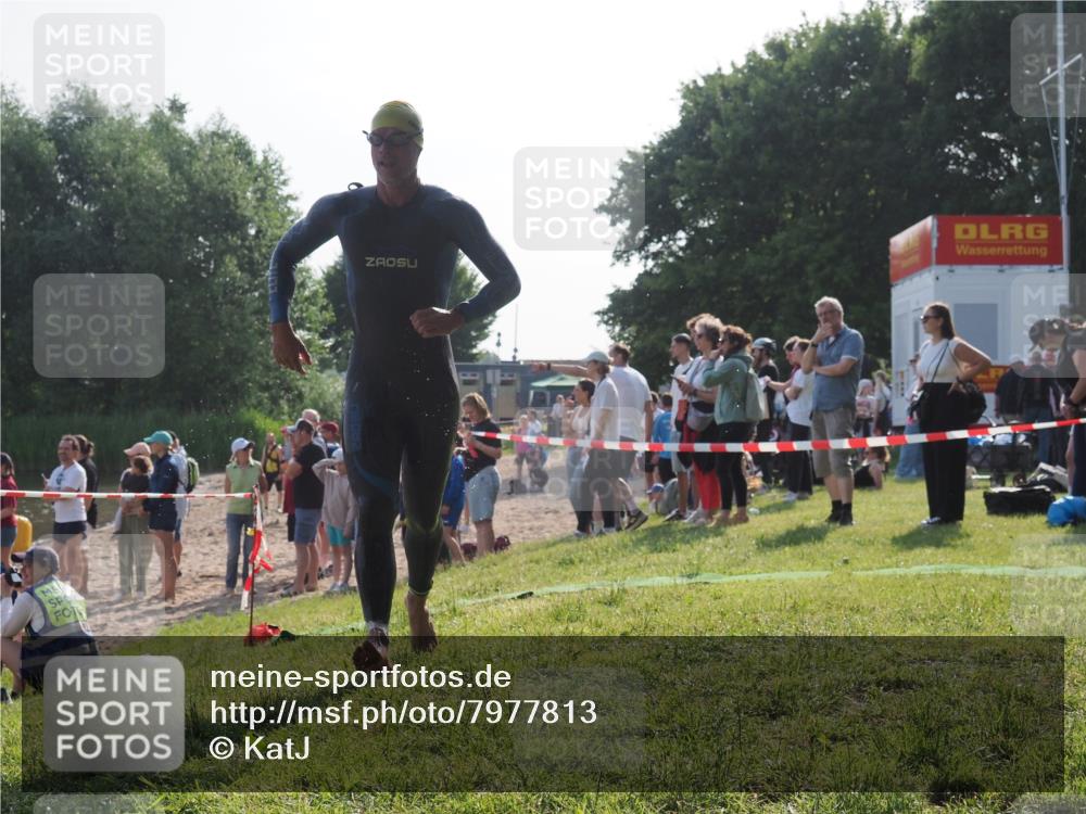 15.06.2025 - 27. Vierlanden-Triathlon KatJ http://msf.ph/oto/7977813 15.06.2025 08:37:54 Schwimmen 73, 171, 180, 181 meine-sportfotos.de