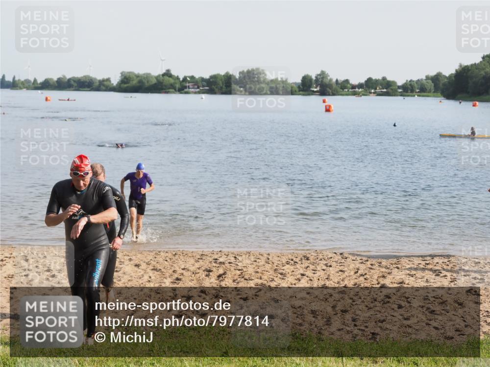 21.06.2025 - 27. Vierlanden-Triathlon MichiJ http://msf.ph/oto/7977814 15.06.2026 08:46:03 Schwimmen 134, 142, 152, 194 meine-sportfotos.de