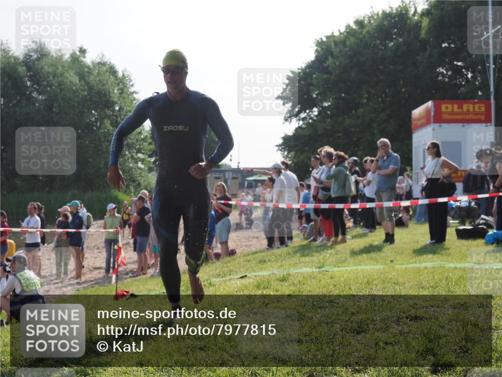 15.06.2025 - 27. Vierlanden-Triathlon KatJ http://msf.ph/oto/7977815 15.06.2025 08:37:54 Schwimmen 73, 171, 180, 181 meine-sportfotos.de