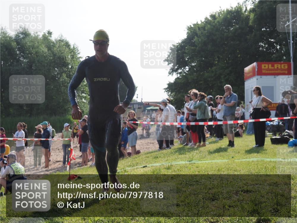 15.06.2025 - 27. Vierlanden-Triathlon KatJ http://msf.ph/oto/7977818 15.06.2025 08:37:54 Schwimmen 73, 171, 180, 181 meine-sportfotos.de