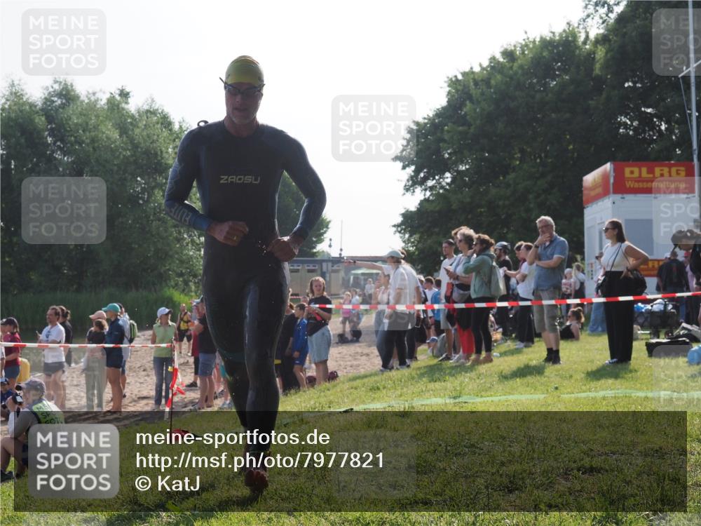 15.06.2025 - 27. Vierlanden-Triathlon KatJ http://msf.ph/oto/7977821 15.06.2025 08:37:54 Schwimmen 73, 171, 180, 181 meine-sportfotos.de