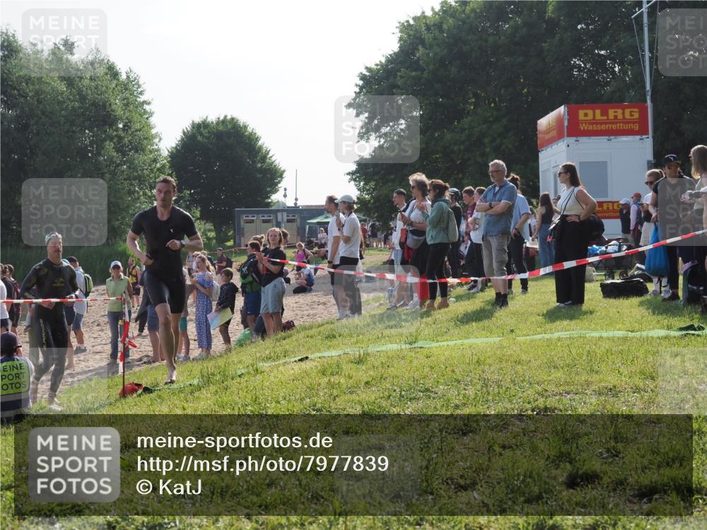 15.06.2025 - 27. Vierlanden-Triathlon KatJ http://msf.ph/oto/7977839 15.06.2025 08:38:33 Schwimmen 27, 35, 45, 86, 126 meine-sportfotos.de