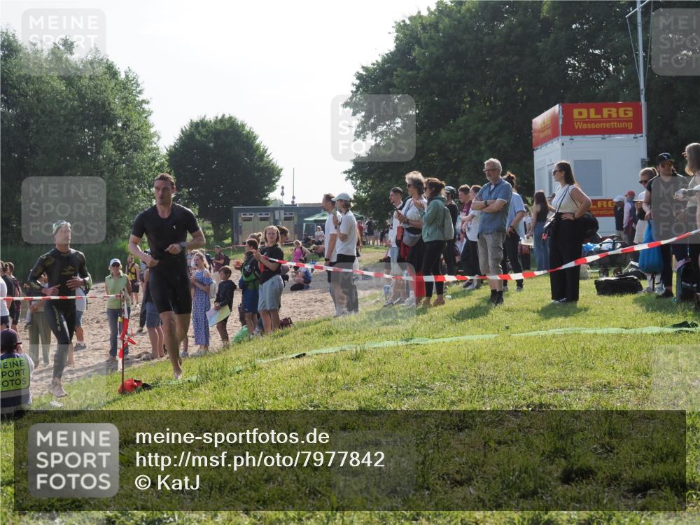 15.06.2025 - 27. Vierlanden-Triathlon KatJ http://msf.ph/oto/7977842 15.06.2025 08:38:33 Schwimmen 27, 35, 45, 86, 126 meine-sportfotos.de