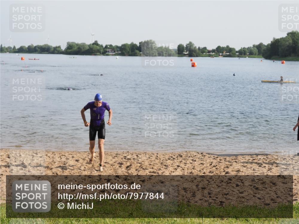 21.06.2025 - 27. Vierlanden-Triathlon MichiJ http://msf.ph/oto/7977844 15.06.2026 08:46:05 Schwimmen 134, 142, 152, 194 meine-sportfotos.de